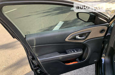 Седан Chrysler 200 2015 в 