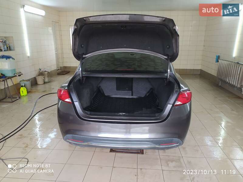Седан Chrysler 200 2015 в Рава-Русской