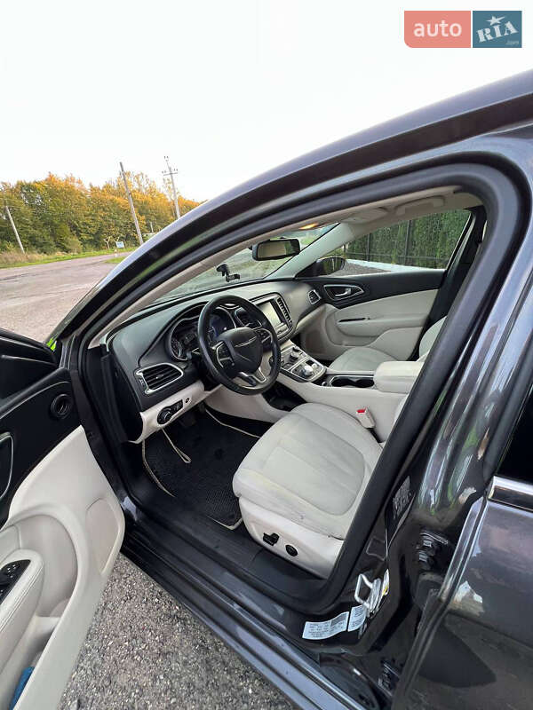Седан Chrysler 200 2015 в Трускавце