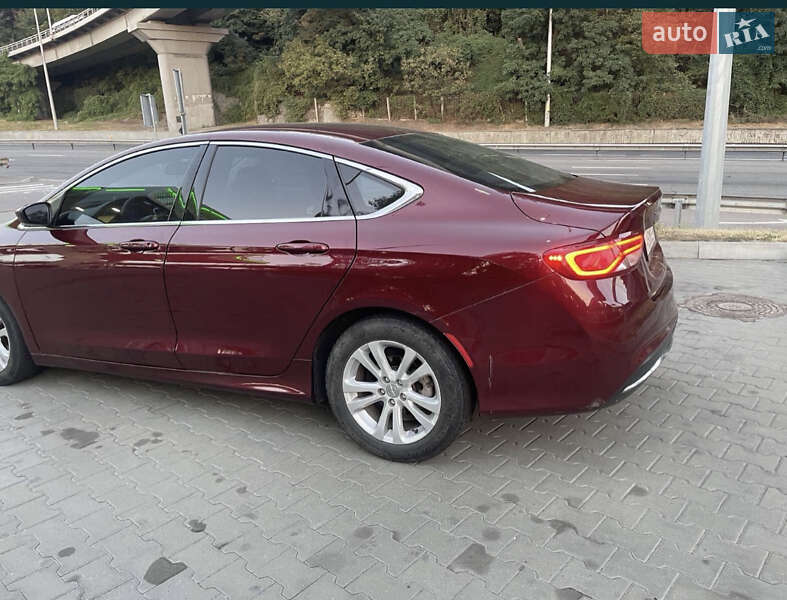 Седан Chrysler 200 2015 в Каневе