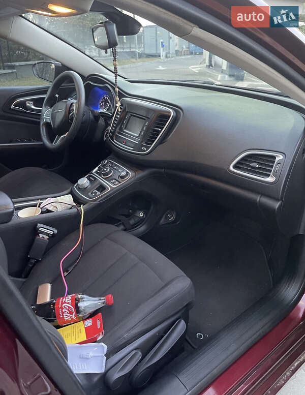 Седан Chrysler 200 2015 в Каневе