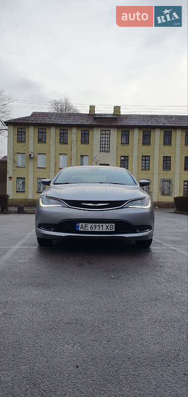 Седан Chrysler 200 2015 в Полтаві