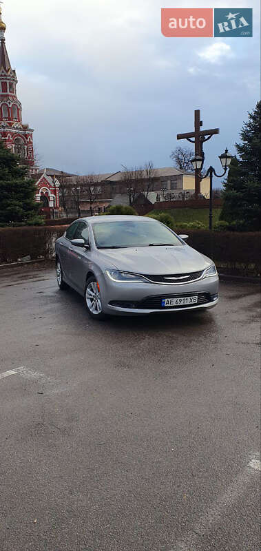 Седан Chrysler 200 2015 в Полтаві