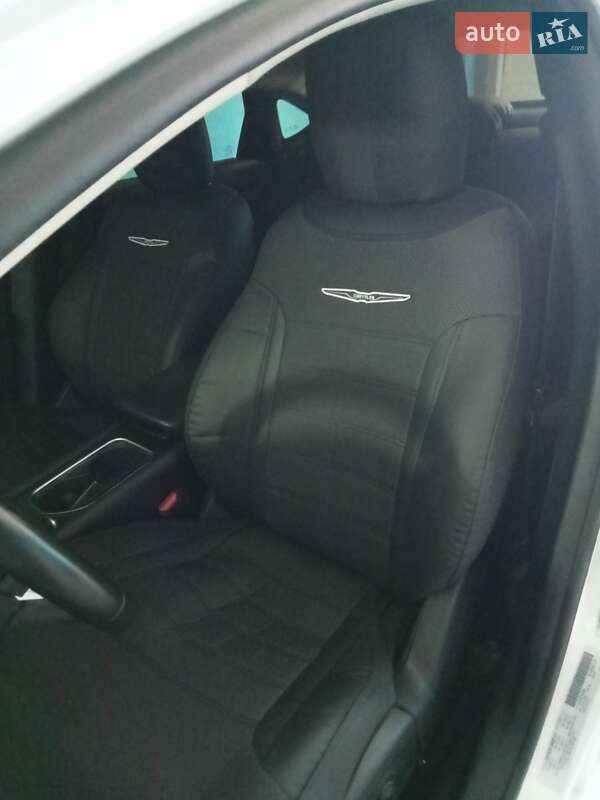 Седан Chrysler 200 2014 в Вишгороді