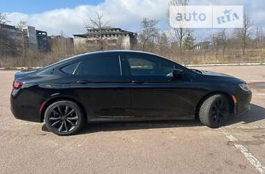 Седан Chrysler 200 2016 в Малині