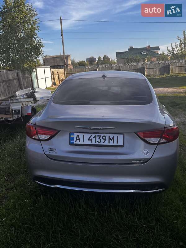 Седан Chrysler 200 2016 в Фастове