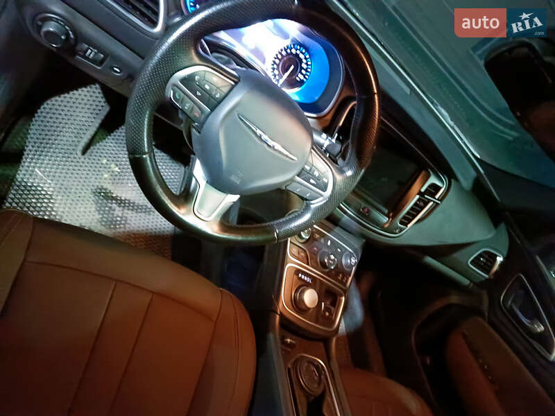 Седан Chrysler 200 2015 в Киеве