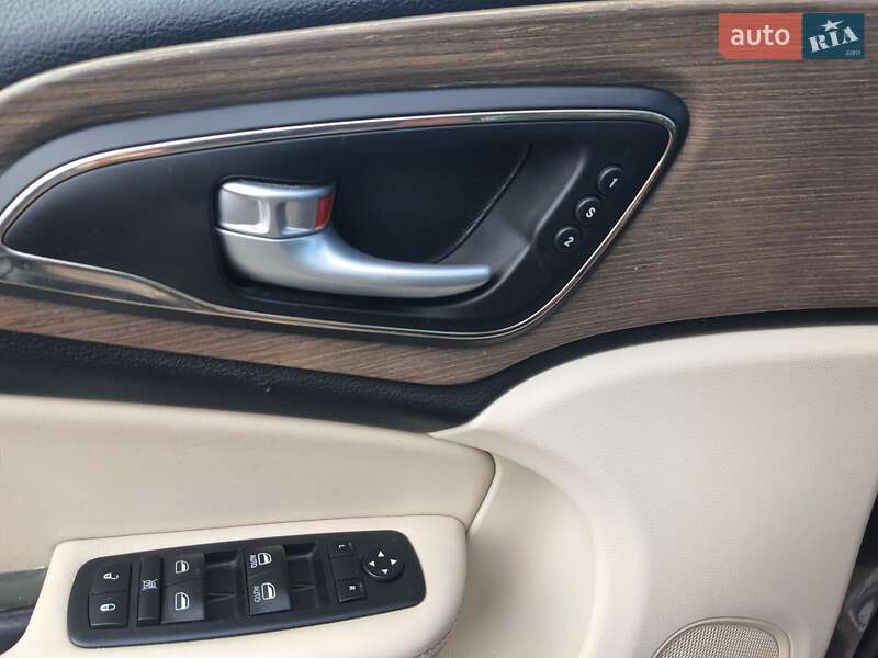 Седан Chrysler 200 2015 в Киеве