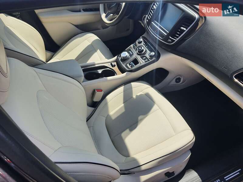 Седан Chrysler 200 2015 в Киеве