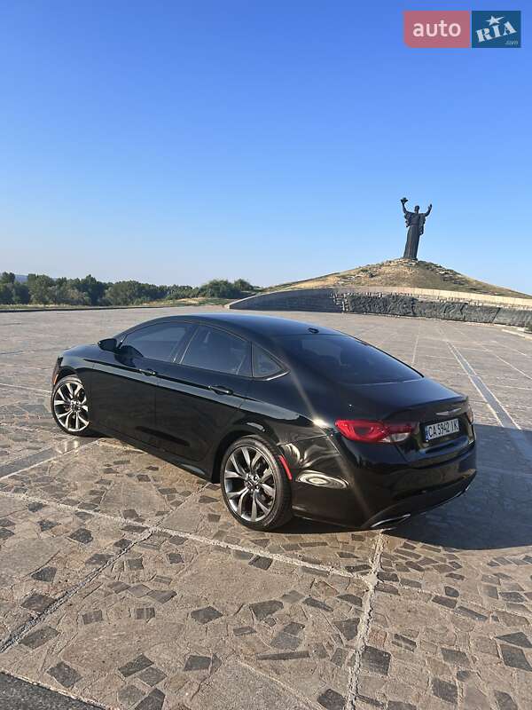 Седан Chrysler 200 2015 в Черкасах
