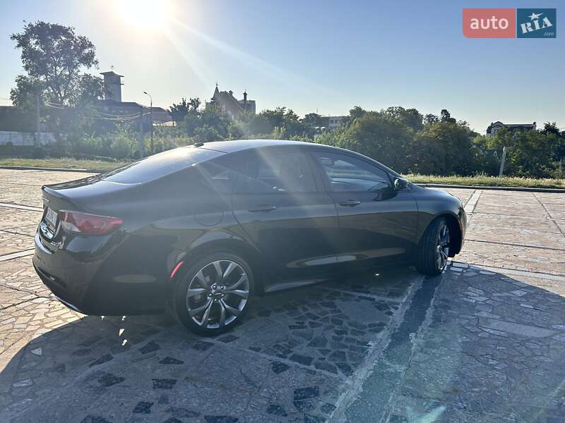 Седан Chrysler 200 2015 в Черкасах