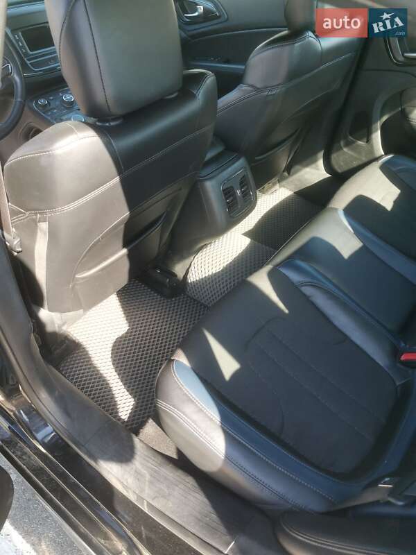 Седан Chrysler 200 2015 в Киеве