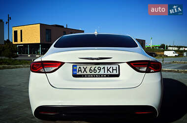 Седан Chrysler 200 2015 в 