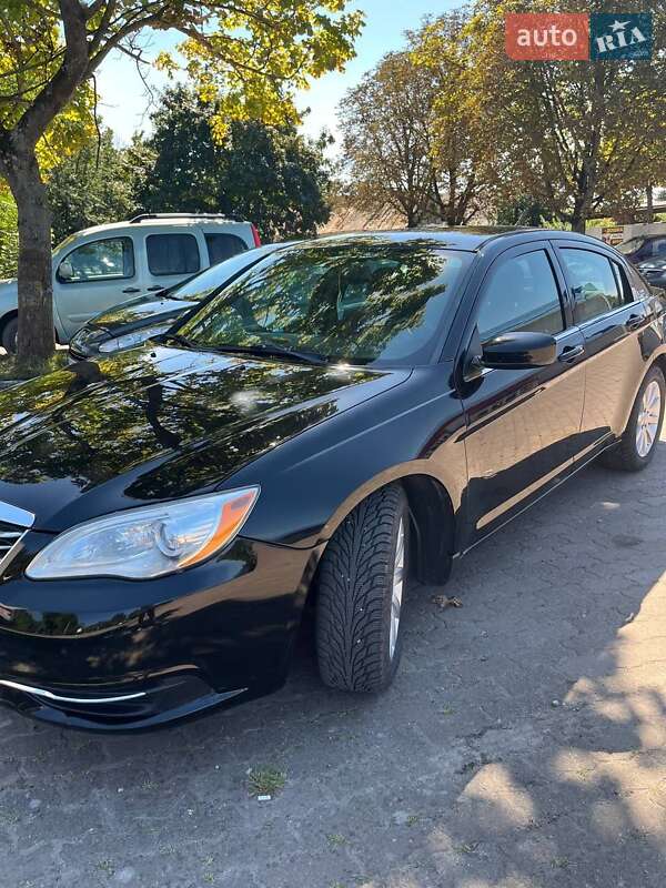 Седан Chrysler 200 2011 в Бурштыне