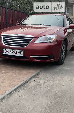 Седан Chrysler 200 2013 в Рівному