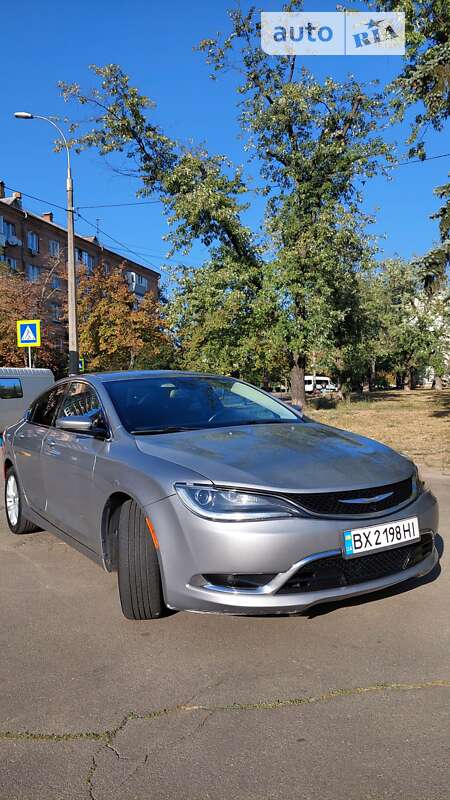 Седан Chrysler 200 2015 в Києві