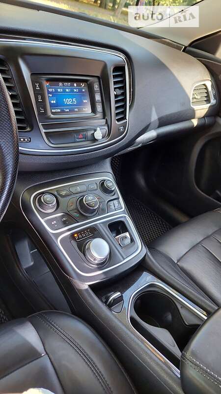 Седан Chrysler 200 2015 в Києві
