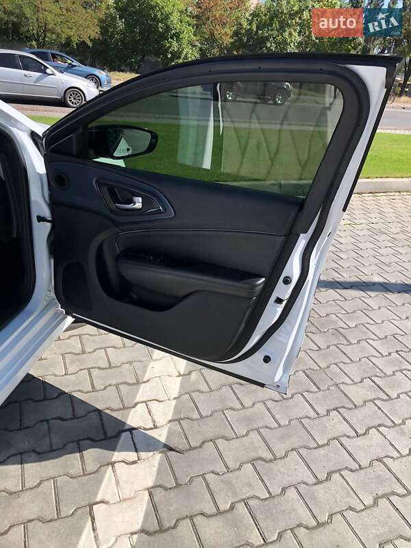 Седан Chrysler 200 2015 в Одессе