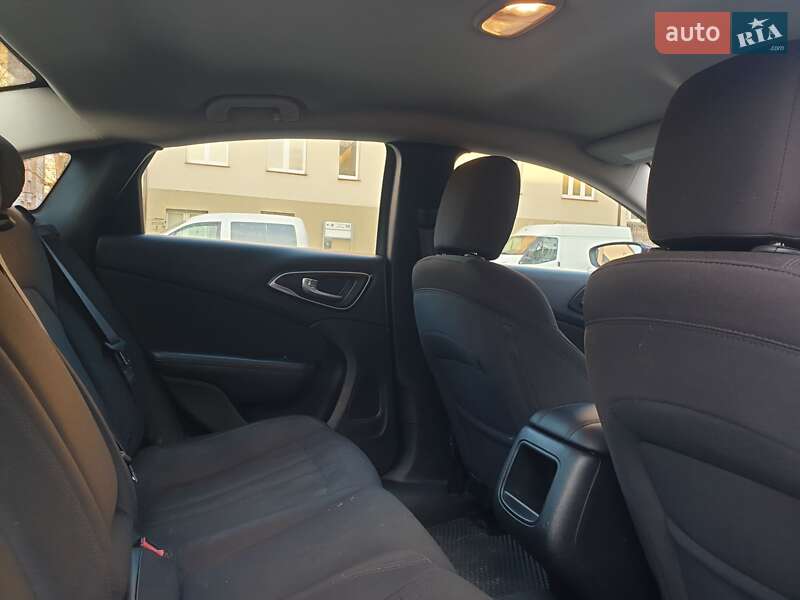 Седан Chrysler 200 2015 в Чернигове