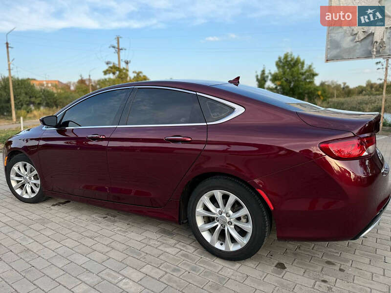 Седан Chrysler 200 2015 в Кривом Роге