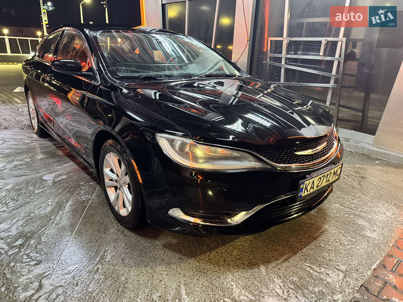 Седан Chrysler 200 2015 в Львові
