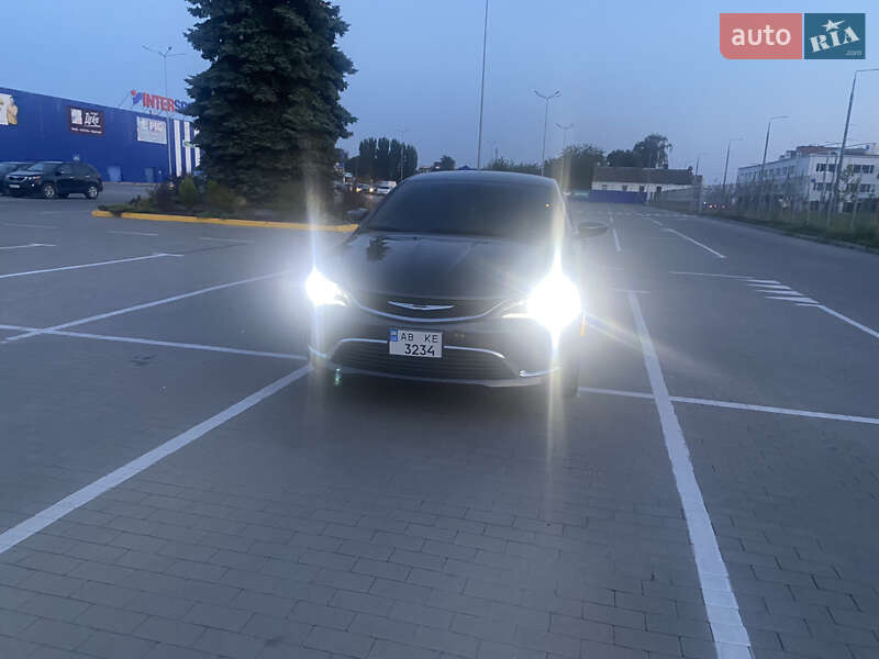 Седан Chrysler 200 2015 в Вінниці