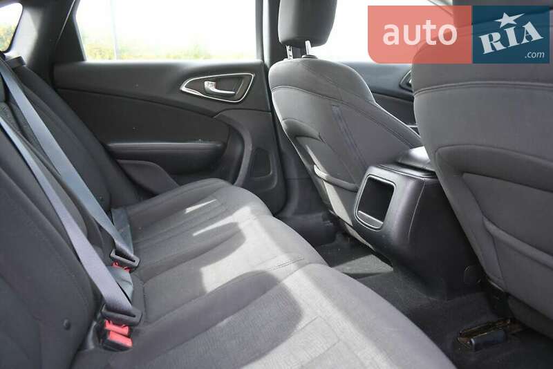 Седан Chrysler 200 2016 в Львове фото 10 Седан Chrysler 200 2016 в Львове