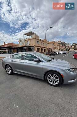 Седан Chrysler 200 2015 в Ужгороді