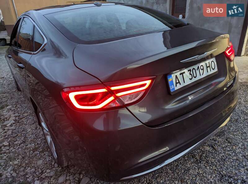 Седан Chrysler 200 2015 в Ивано-Франковске