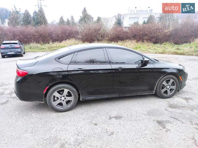 Седан Chrysler 200 2015 в Львове