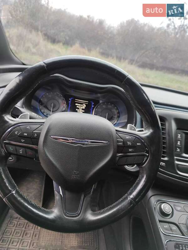 Седан Chrysler 200 2015 в Львове
