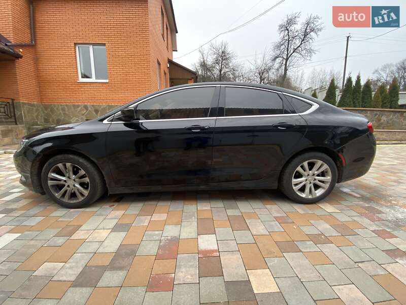 Седан Chrysler 200 2015 в Тетиеве