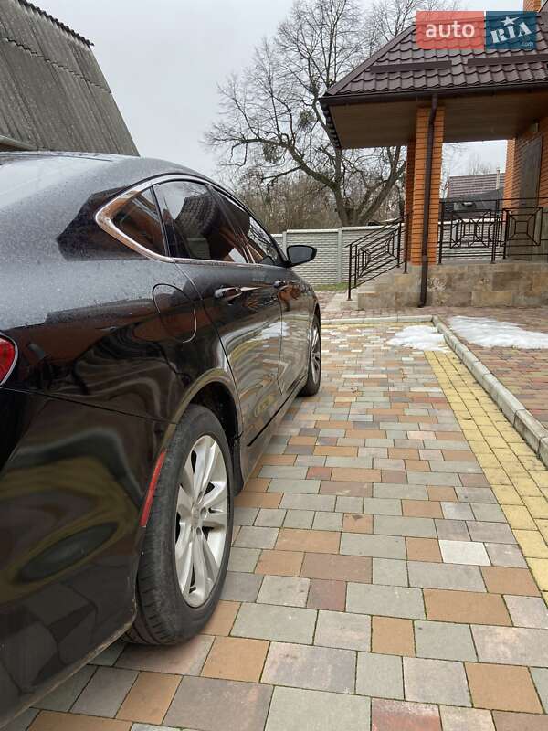 Седан Chrysler 200 2015 в Тетиеве