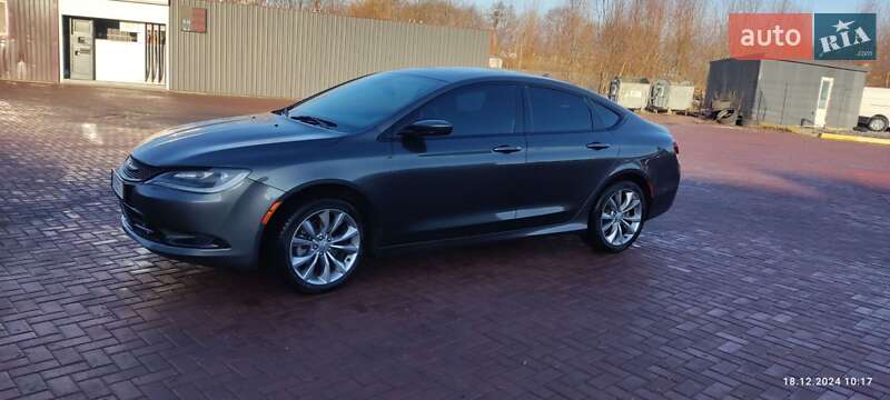 Седан Chrysler 200 2016 в Рівному