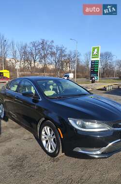 Седан Chrysler 200 2015 в Львове