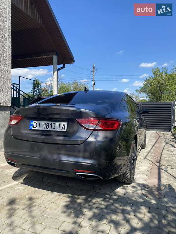 Седан Chrysler 200 2015 в Львові