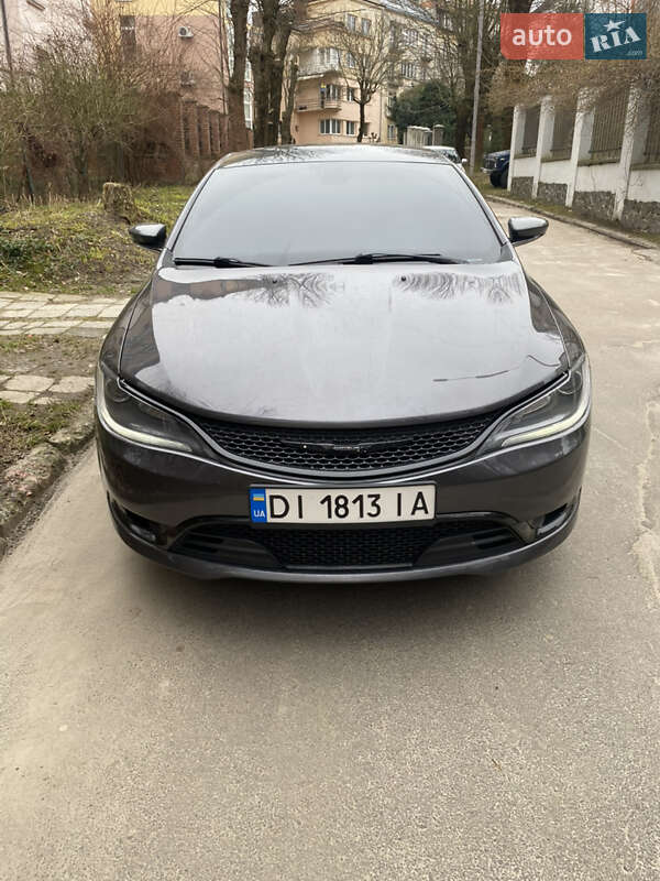 Седан Chrysler 200 2015 в Львові