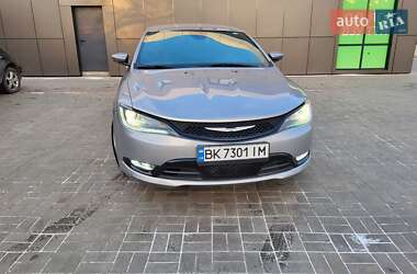 Седан Chrysler 200 2015 в Ровно