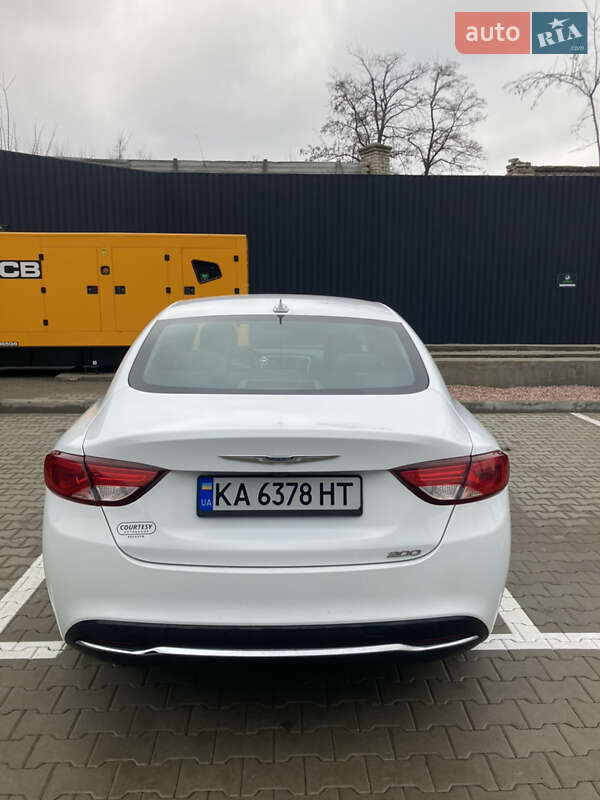 Седан Chrysler 200 2016 в Киеве