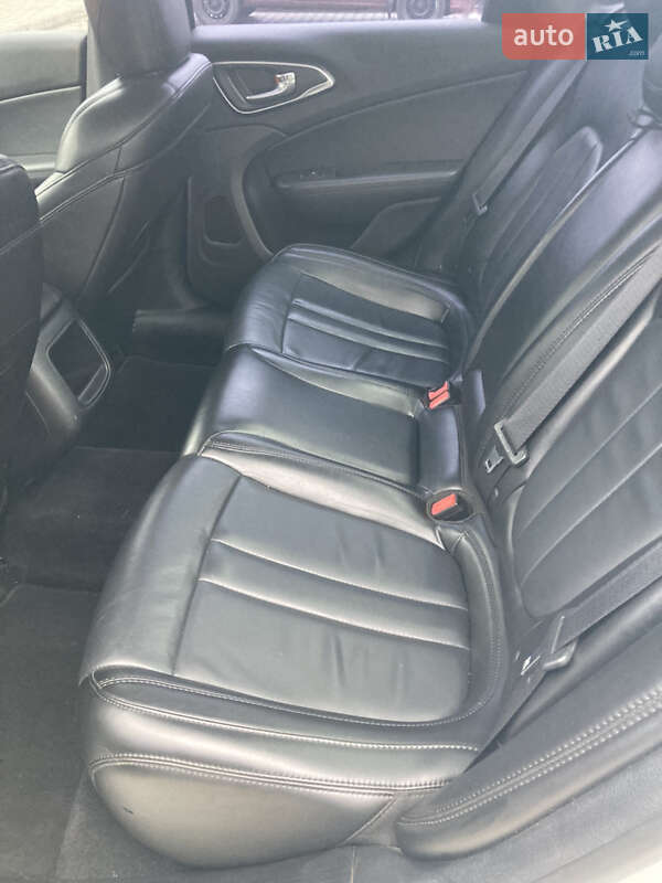 Седан Chrysler 200 2016 в Киеве