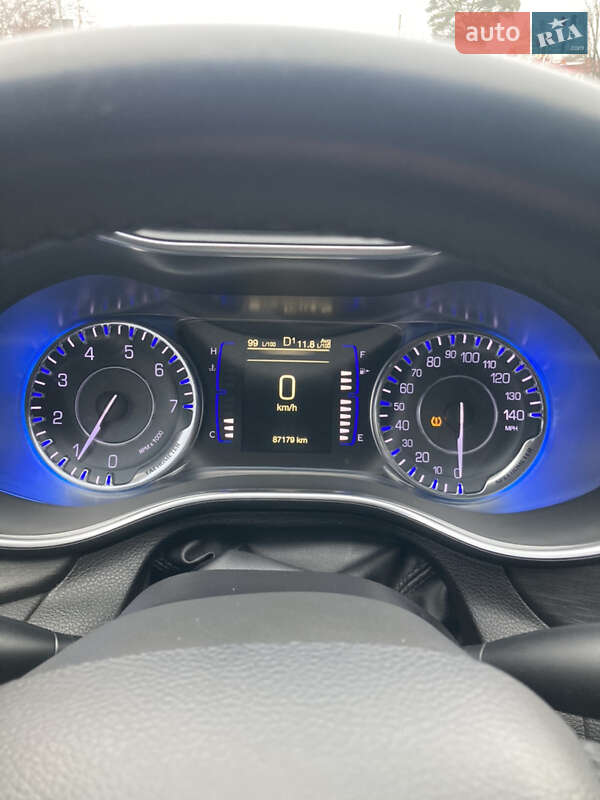 Седан Chrysler 200 2016 в Киеве