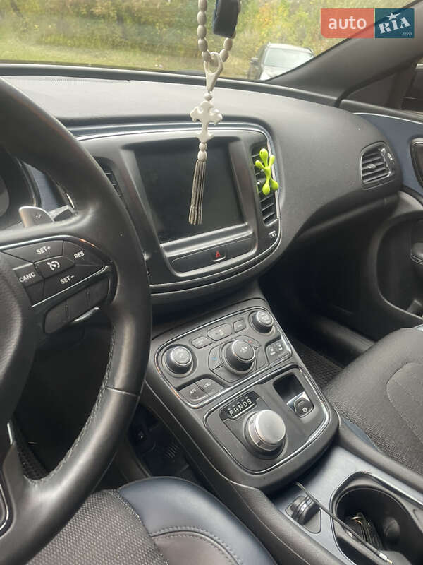 Седан Chrysler 200 2015 в Чернигове