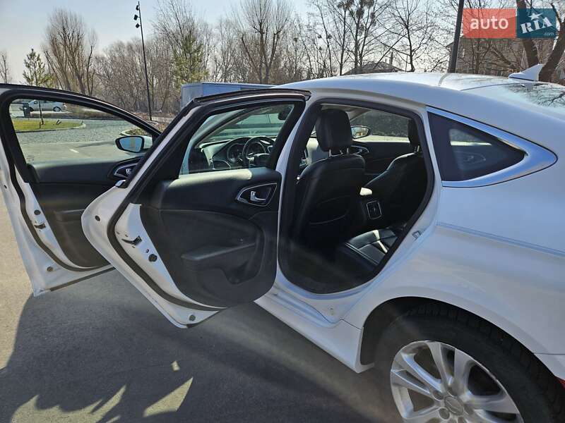 Седан Chrysler 200 2016 в Киеве