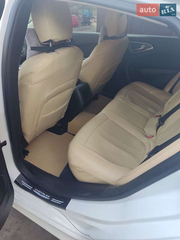 Седан Chrysler 200 2014 в Києві