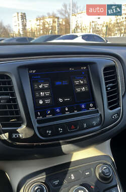 Седан Chrysler 200 2014 в 