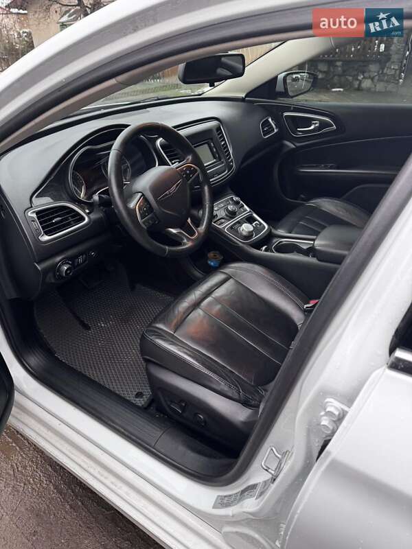 Седан Chrysler 200 2014 в Стрые