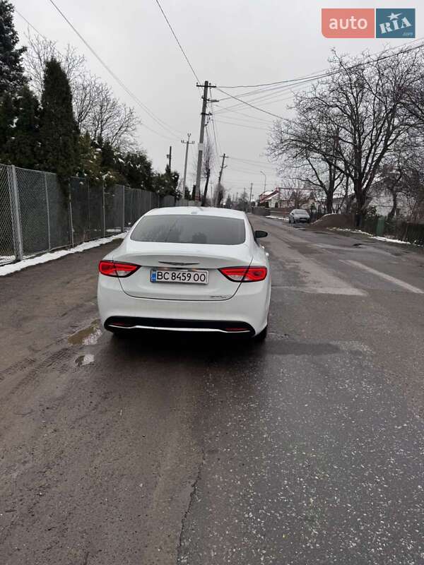 Седан Chrysler 200 2014 в Стрые