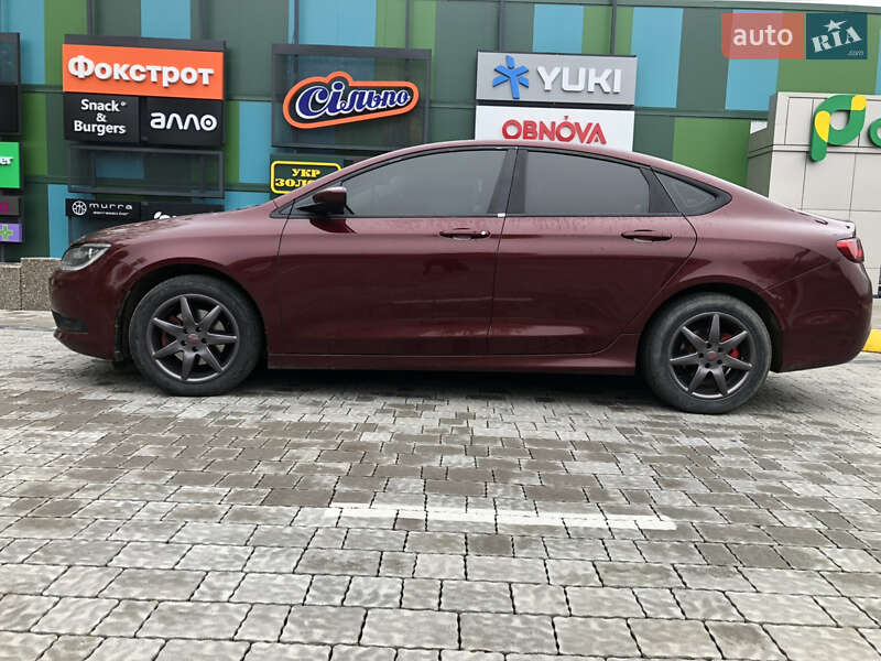 Седан Chrysler 200 2014 в Дрогобыче