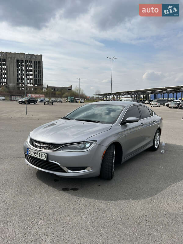 Седан Chrysler 200 2015 в Львові