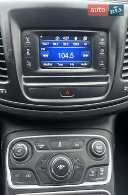 Седан Chrysler 200 2015 в Житомире